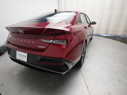 Used 2025 Hyundai Elantra Limited FWD image 13