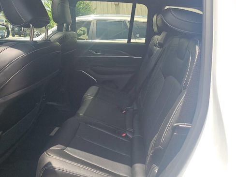 Used 2024 Jeep Grand Cherokee Overland AWD/4WD image 17