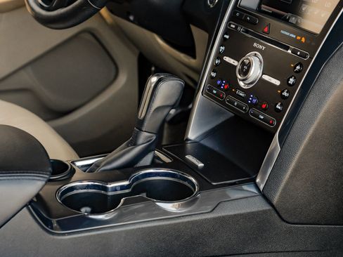 Used 2016 Ford Explorer Limited image 29