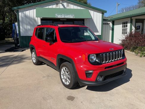 Used 2020 Jeep Renegade Latitude w/ Cold Weather Group AWD/4WD image 3