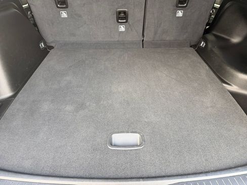 Used 2023 Jeep Grand Cherokee Limited w/ Luxury Tech Group II image 17