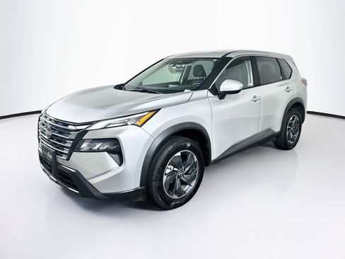 Used 2025 Nissan Rogue SV FWD image 3