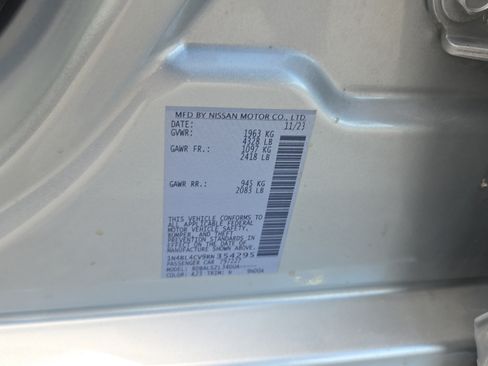 Used 2024 Nissan Altima 2.5 SR FWD image 16