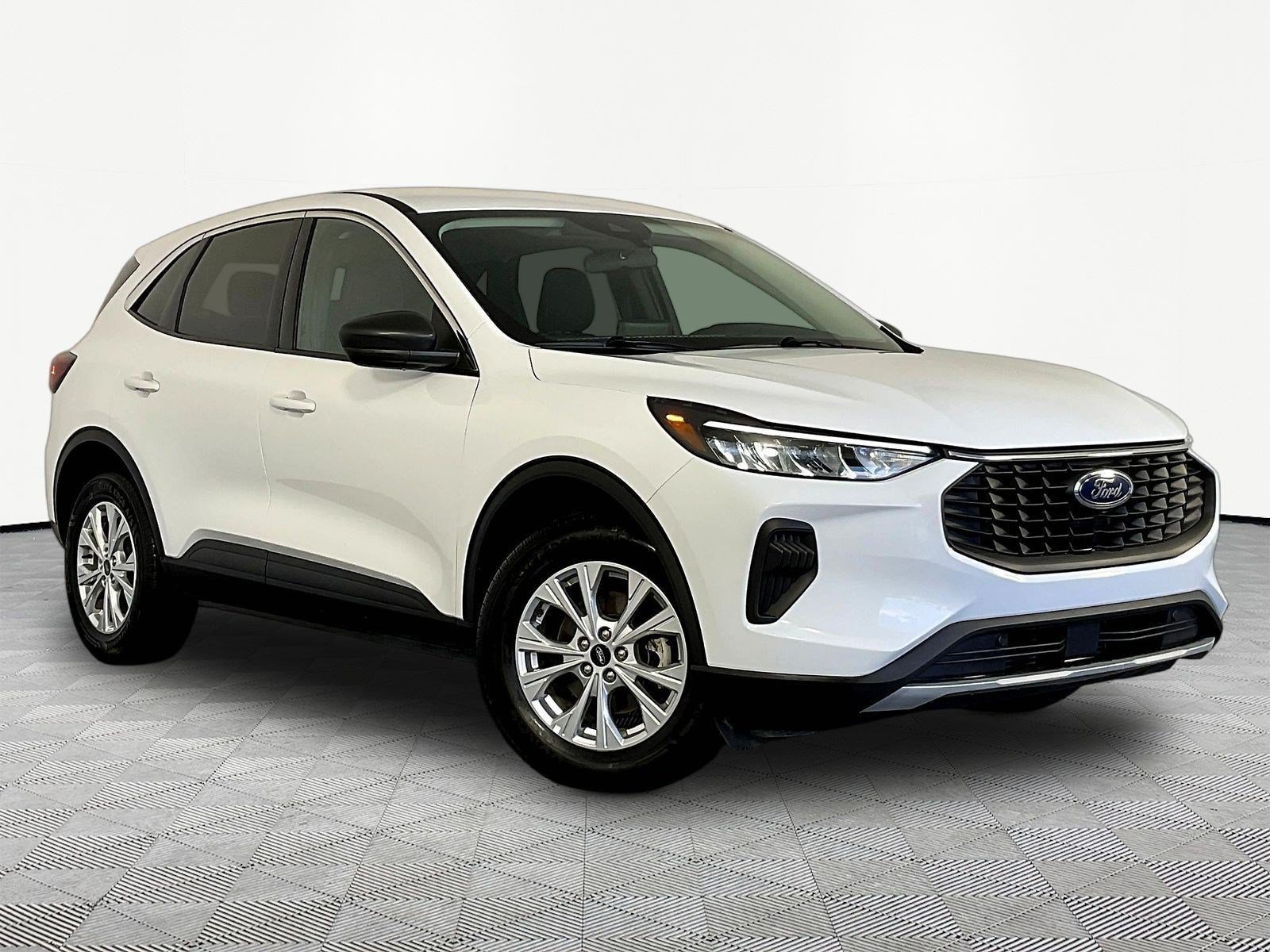 Used 2024 Ford Escape Active AWD/4WD image 3