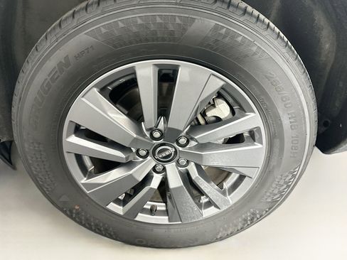 Used 2025 Nissan Pathfinder SV FWD image 11