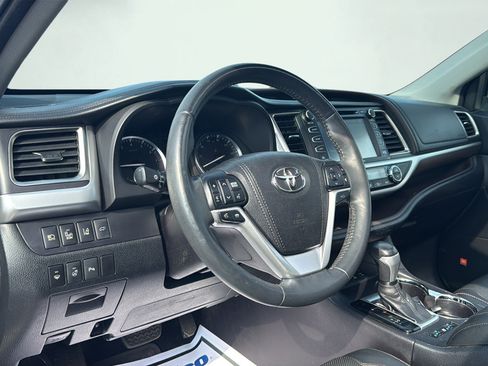 Used 2016 Toyota Highlander Limited Platinum w/ Four Season Floor Mat Package AWD/4WD image 34