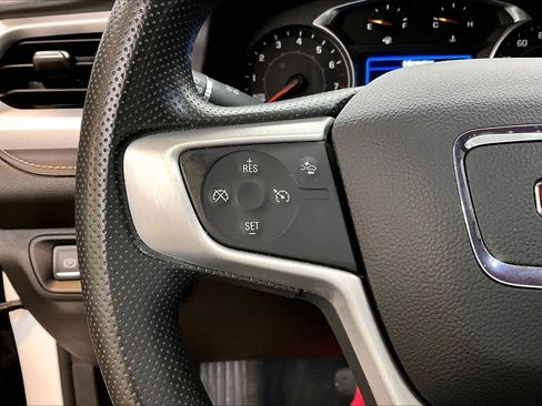 Used 2022 GMC Acadia SLE image 42