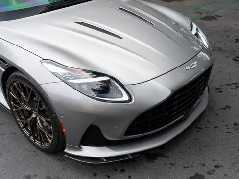 Used 2025 Aston Martin DB12 Convertible image 11