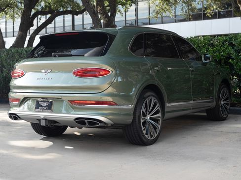 Used 2023 Bentley Bentayga Extended Wheelbase AWD/4WD image 3