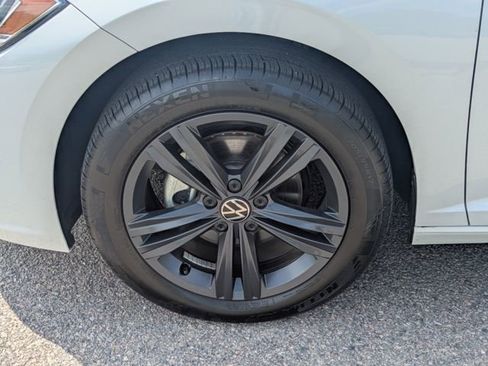 Used 2024 Volkswagen Jetta SE w/ Panoramic Sunroof Package image 14