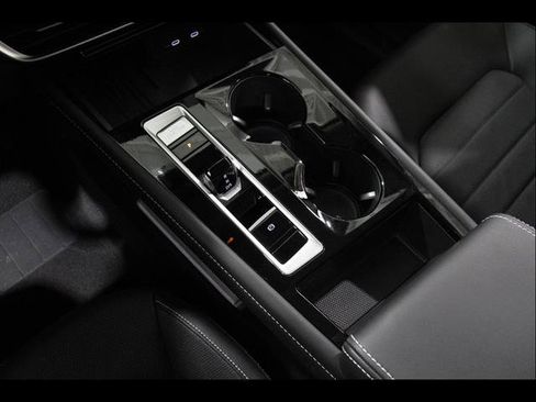 Certified 2025 Volkswagen Atlas SEL image 17