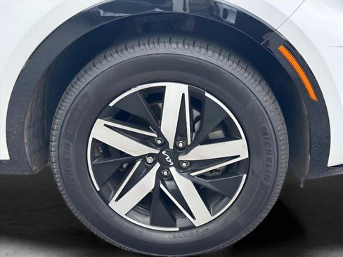 Used 2023 Kia Sorento S FWD image 9