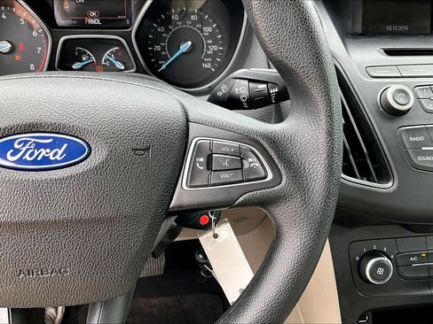 Used 2015 Ford Focus SE image 25