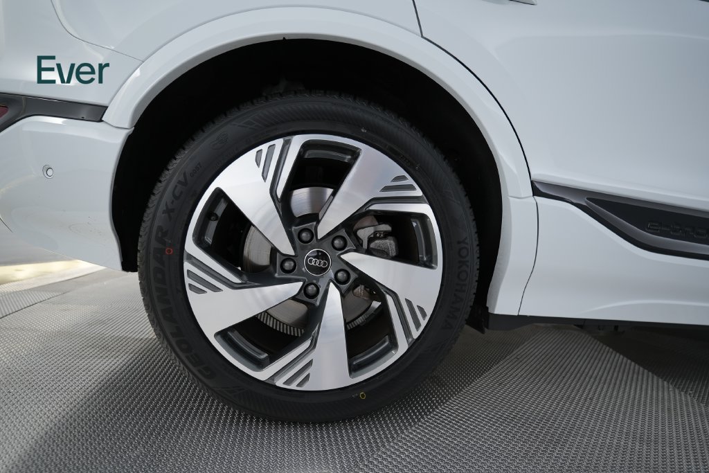 Used 2025 Audi Q6 e-tron Premium Plus AWD/4WD image 21