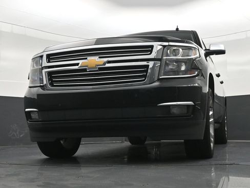 Used 2020 Chevrolet Suburban Premier w/ Premier Plus Edition RWD image 31