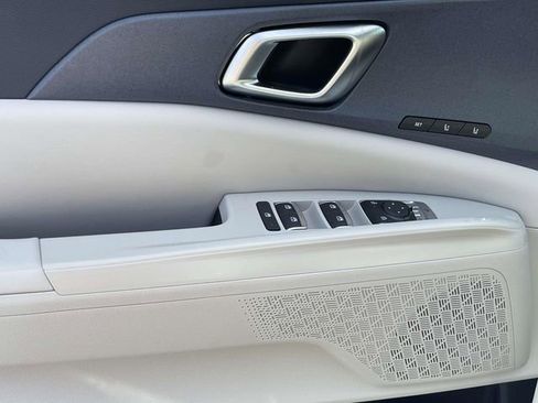 New 2026 Kia Carnival EX image 24