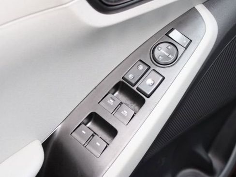 Used 2020 Hyundai Ioniq SEL image 9