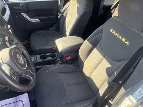 Used 2016 Jeep Wrangler Unlimited Sahara image 16