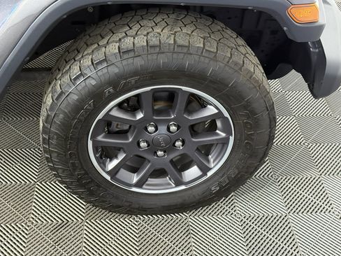 Used 2020 Jeep Gladiator Overland image 13