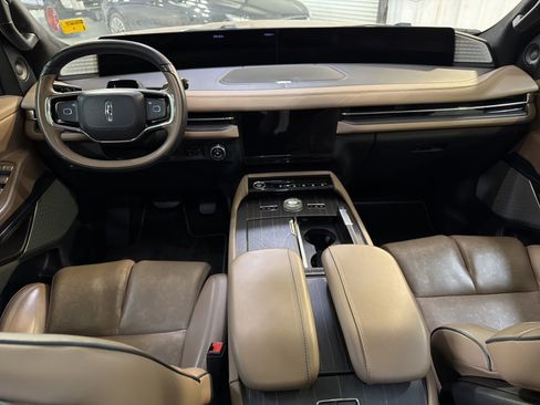 Used 2025 Lincoln Navigator Black Label AWD/4WD image 23