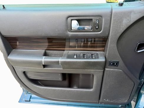 Used 2016 Ford Flex SEL image 16