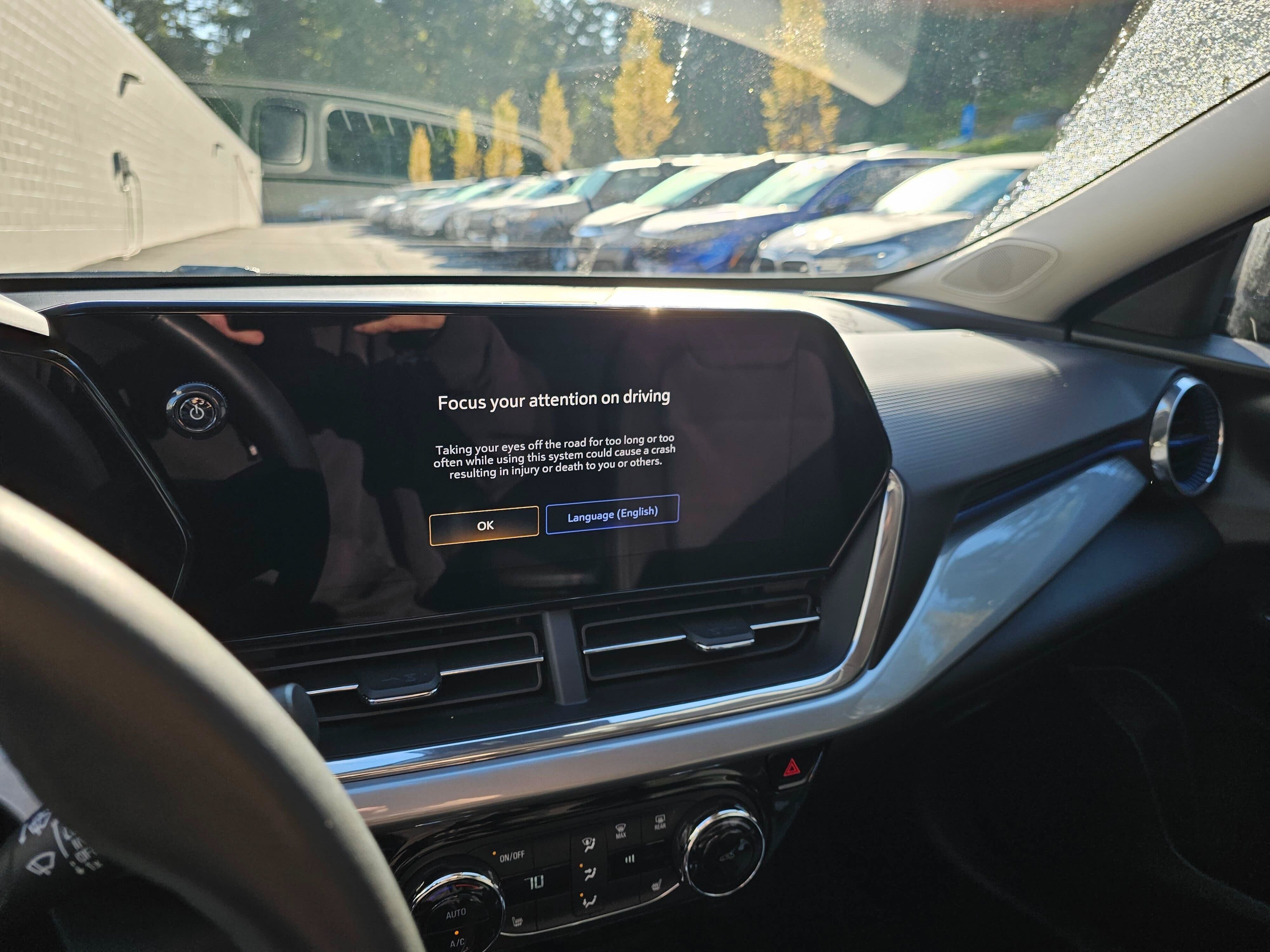 Used 2025 Chevrolet Trax LT w/ LT Convenience Package FWD image 28
