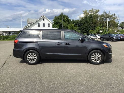 Used 2020 Kia Sedona LX image 9