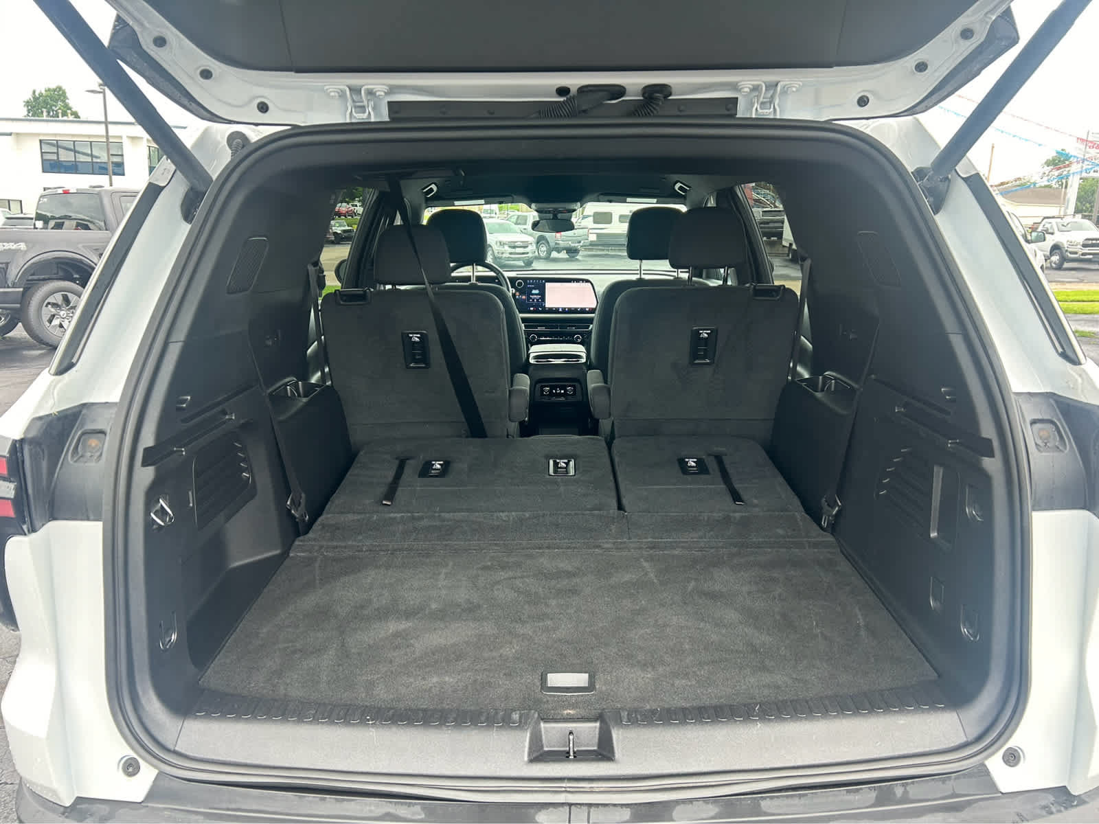 Used 2025 Chevrolet Traverse LT FWD image 7