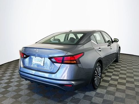 Used 2025 Nissan Altima 2.5 SV FWD image 8