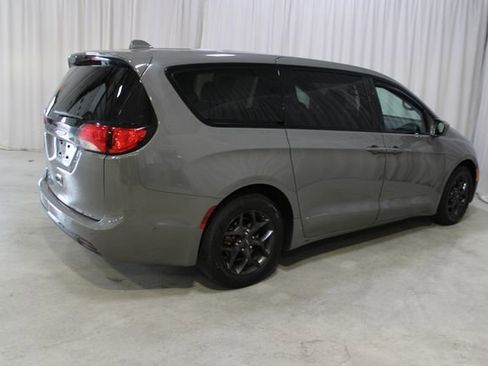 Used 2020 Chrysler Pacifica Touring w/ Advanced Safetytec Group FWD image 31