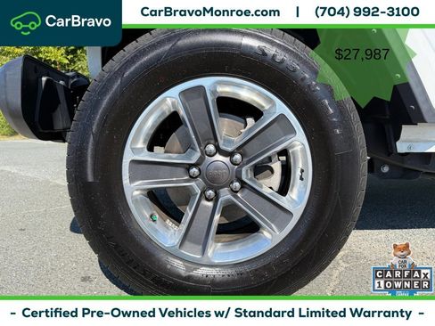 Used 2023 Jeep Wrangler Unlimited Sahara AWD/4WD image 15