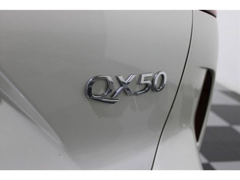 Used 2020 INFINITI QX50 Luxe image 17