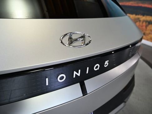 Used 2023 Hyundai Ioniq 5 SEL image 14