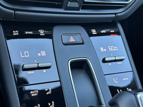 Certified 2025 Porsche Macan AWD/4WD image 23