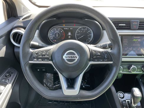 Used 2021 Nissan Versa SV image 14