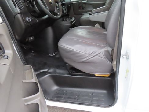 Used 2015 Chevrolet Express 2500 image 8