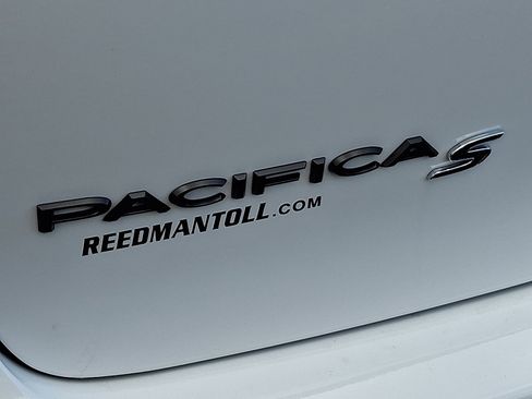 New 2026 Chrysler Pacifica Select w/ S Appearance Package image 5