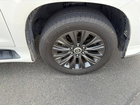 Used 2021 Lexus GX 460 Premium w/ Accessory Package AWD/4WD image 18