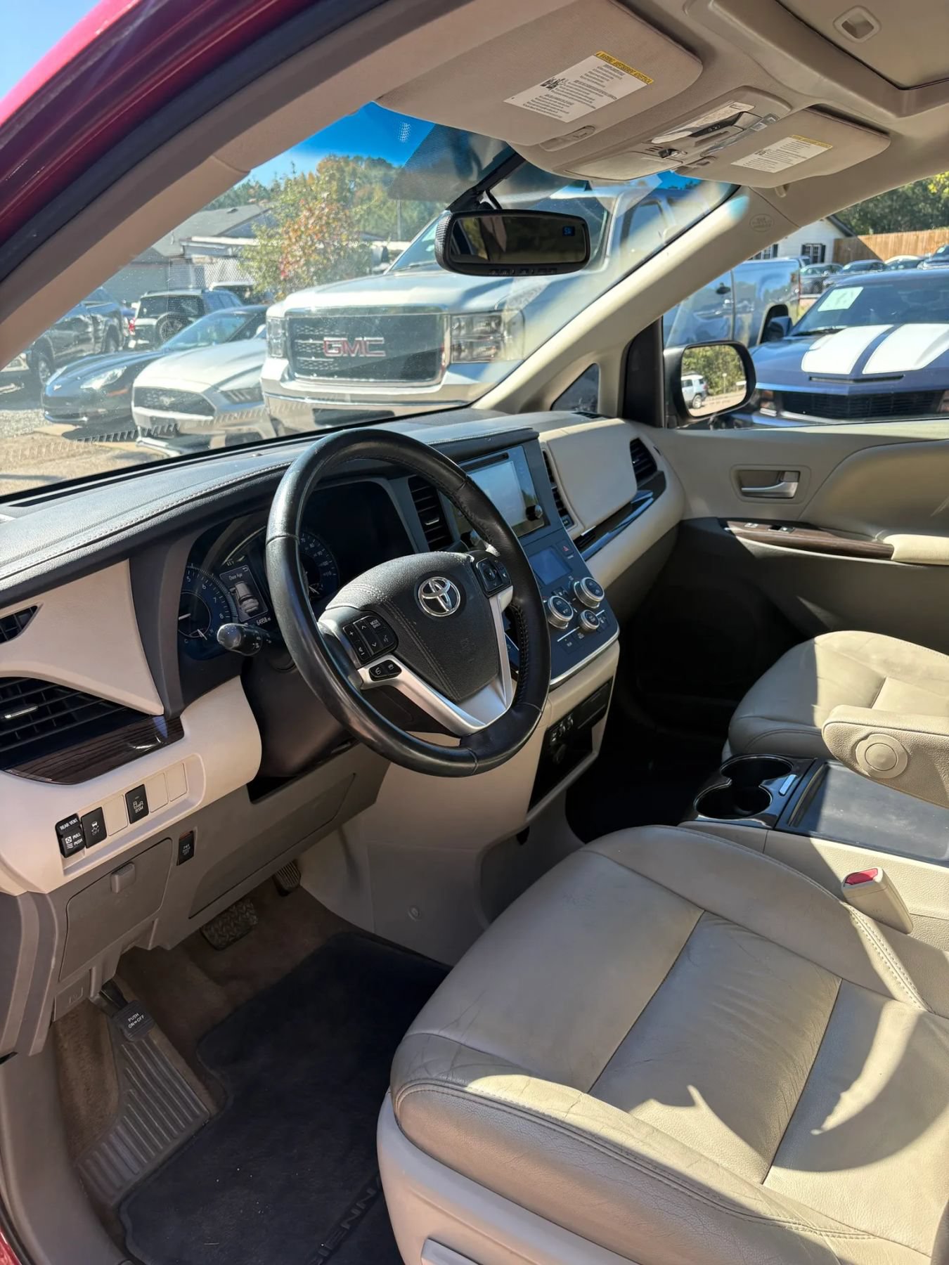 Used 2017 Toyota Sienna XLE AWD/4WD image 19