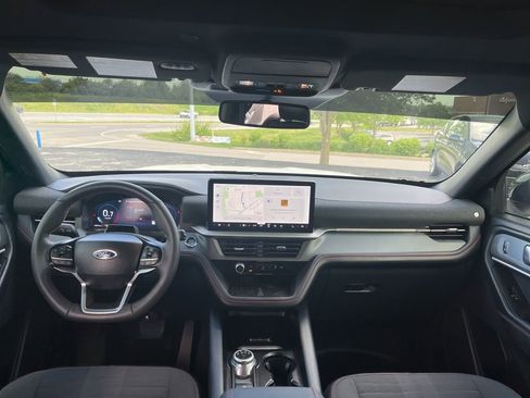 Used 2025 Ford Explorer ST-Line w/ Premium Package image 5