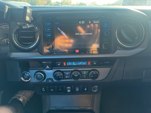 Used 2018 Toyota Tacoma TRD Sport AWD/4WD image 19