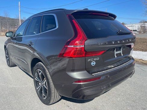 Used 2022 Volvo XC60 B5 Momentum w/ Advanced Package image 2