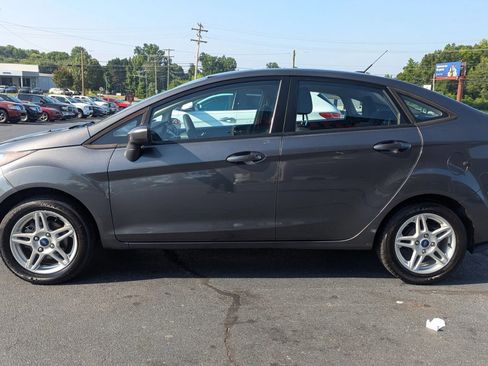 Used 2017 Ford Fiesta SE FWD image 4