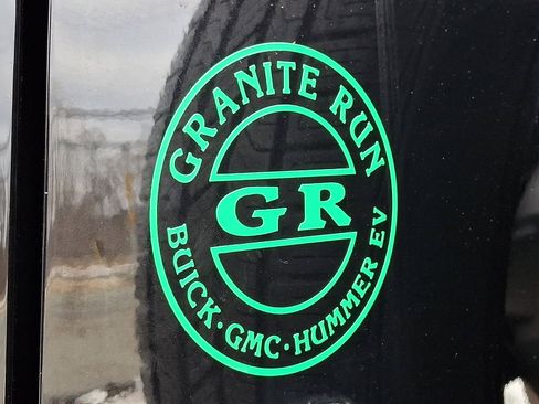 Used 2024 Land Rover Defender 130 X-Dynamic SE image 36