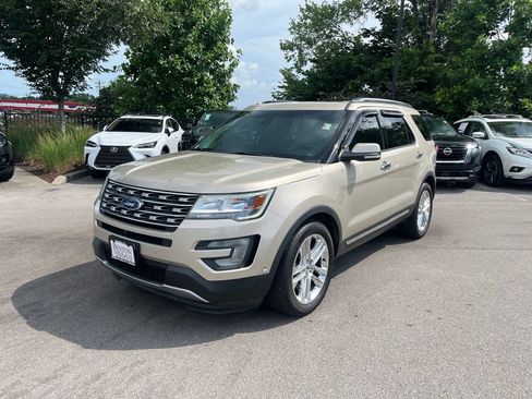 Used 2017 Ford Explorer Limited w/ Equipment Group 301A FWD image 3