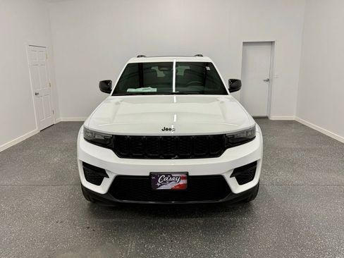 Used 2022 Jeep Grand Cherokee Altitude image 6