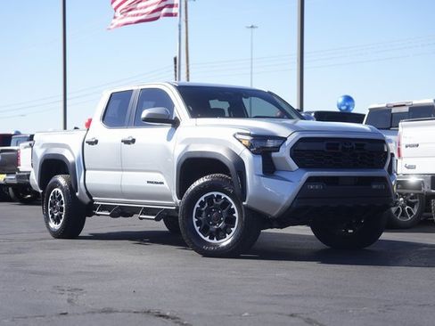 Used 2024 Toyota Tacoma TRD Off-Road image 2