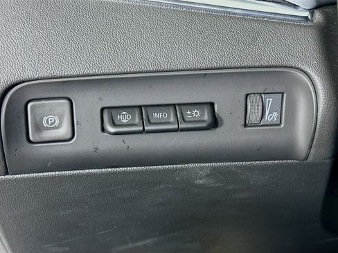 Used 2024 Buick Enclave Premium image 17