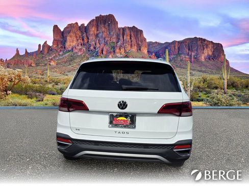 Used 2024 Volkswagen Taos SE FWD image 6