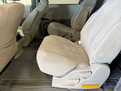 Used 2011 Toyota Sienna LE image 23